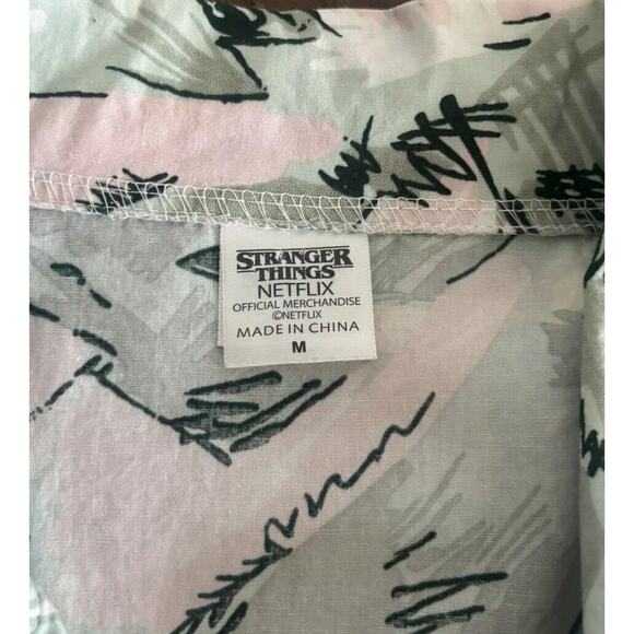 Stranger Things Netflix Hopper Vacation Costume Shirt Adult Size Medium Spirit - Picture 3 of 11